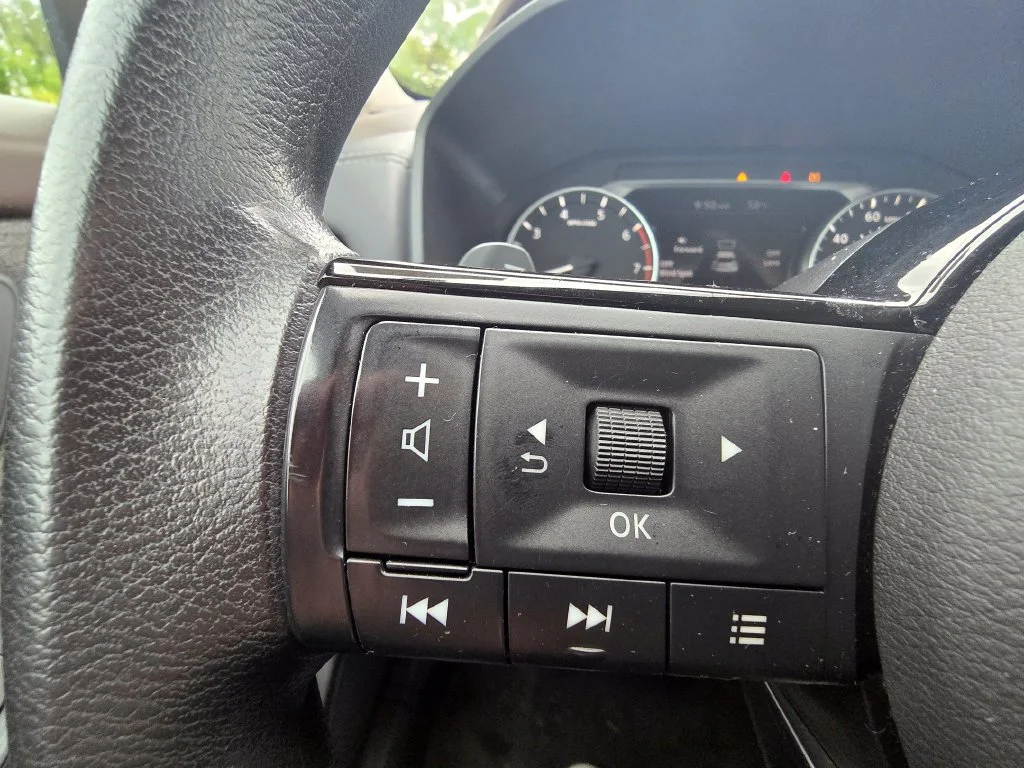 Used 2021 Gray Nissan S image 22
