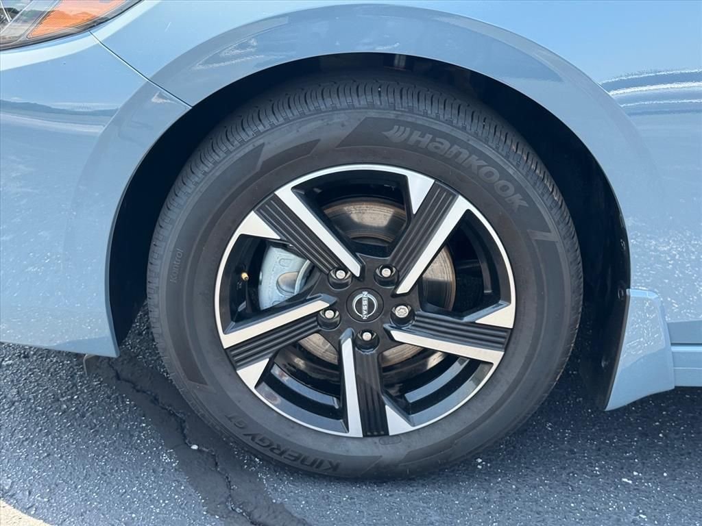 Used 2025 Gray Nissan SV image 9