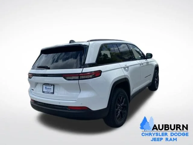 Used 2025 White Jeep Altitude image 7