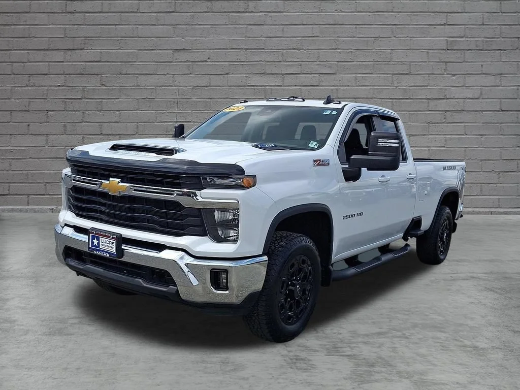 Used 2024 Summit White Chevrolet LT image 5
