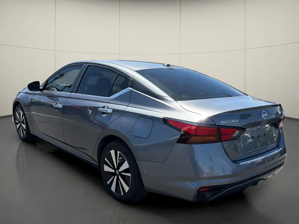 Used 2022 Gray Nissan 2.5 SV image 5
