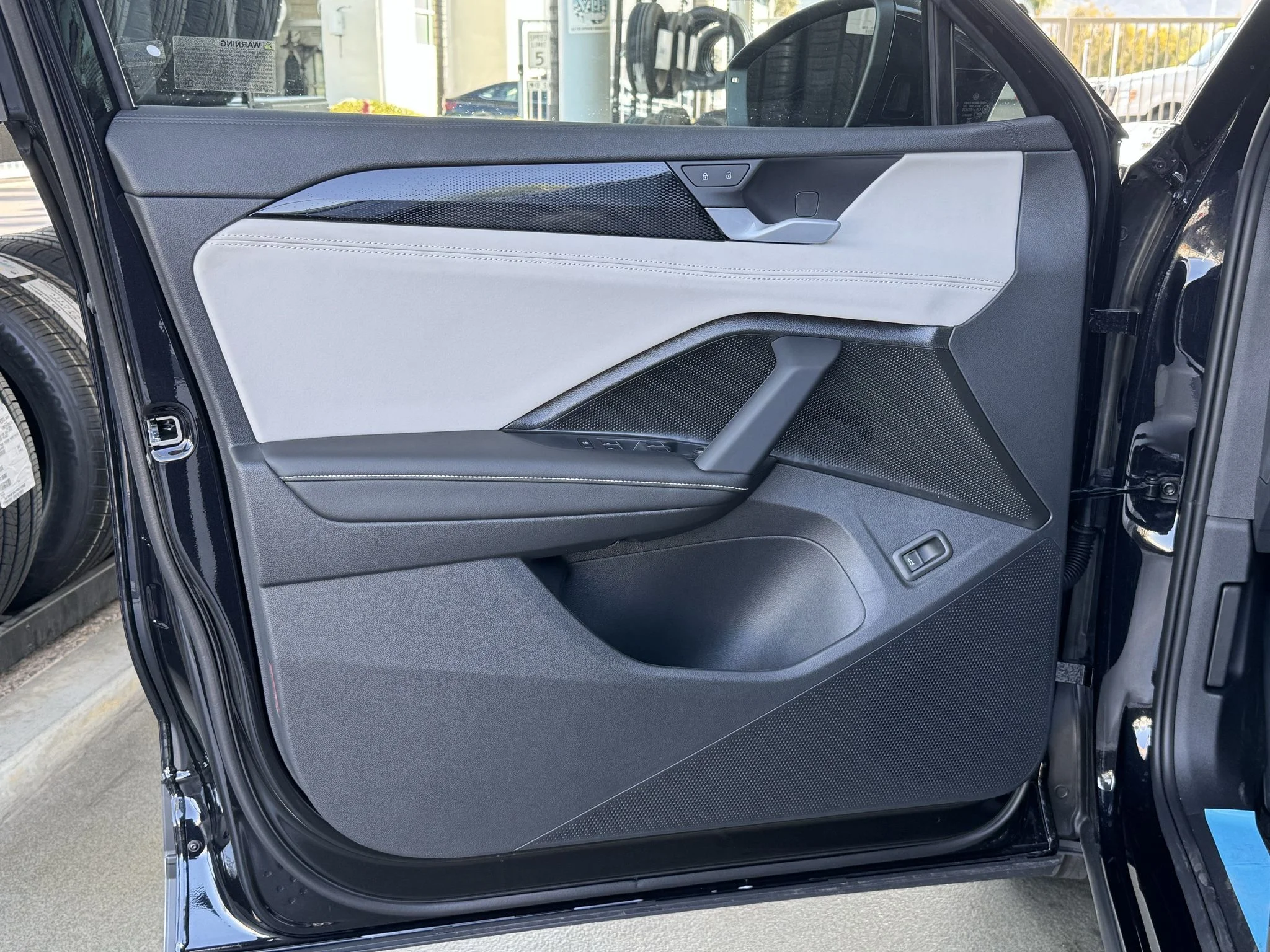 New 2026 Deep Black Pearl Volkswagen SE image 11