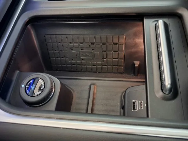 Used 2025 White Ford Platinum image 26