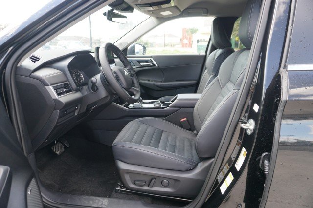 2025 Mitsubishi Outlander SE - Photo 16
