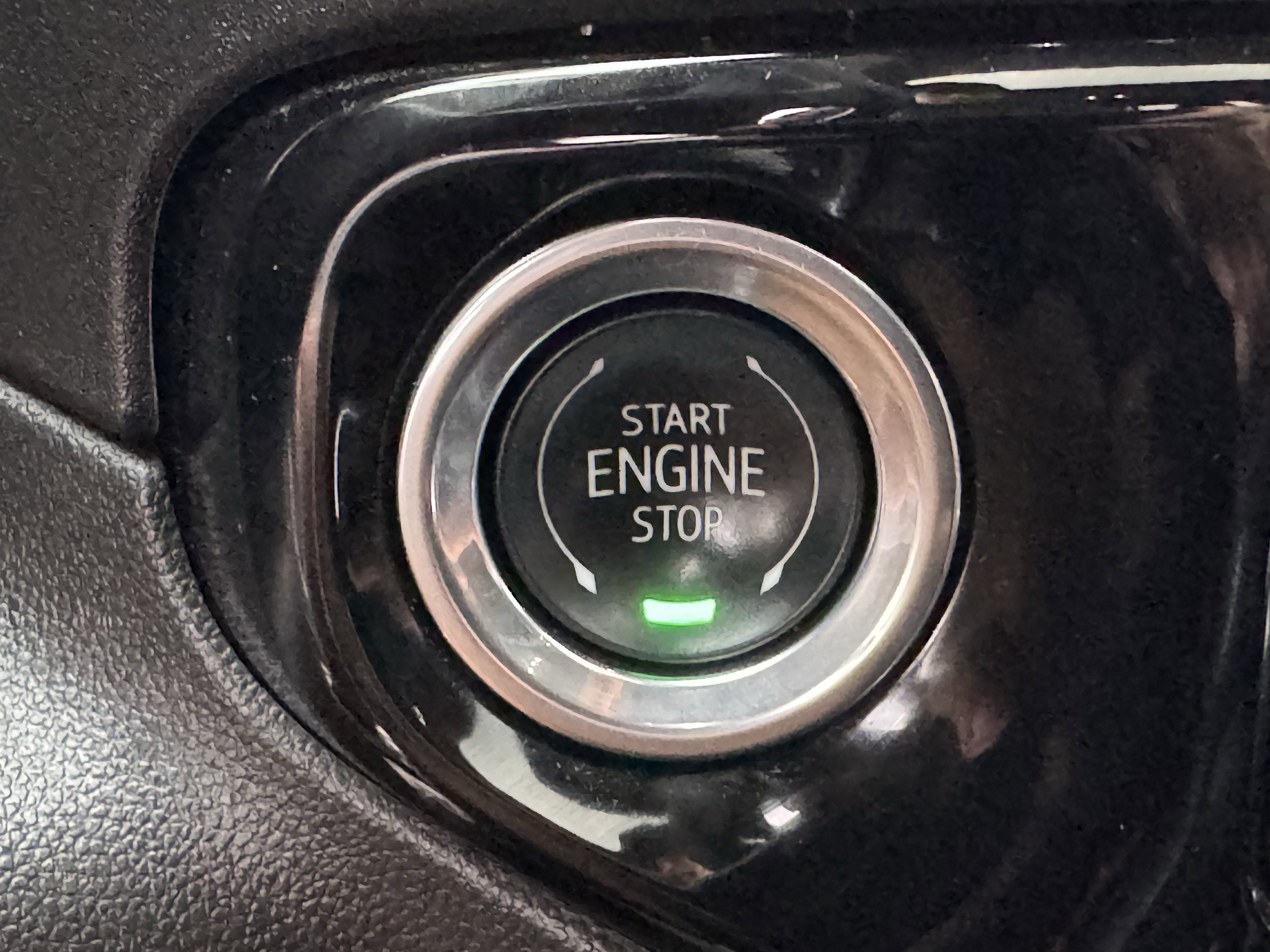 Used 2025 Summit White Chevrolet LTZ image 21