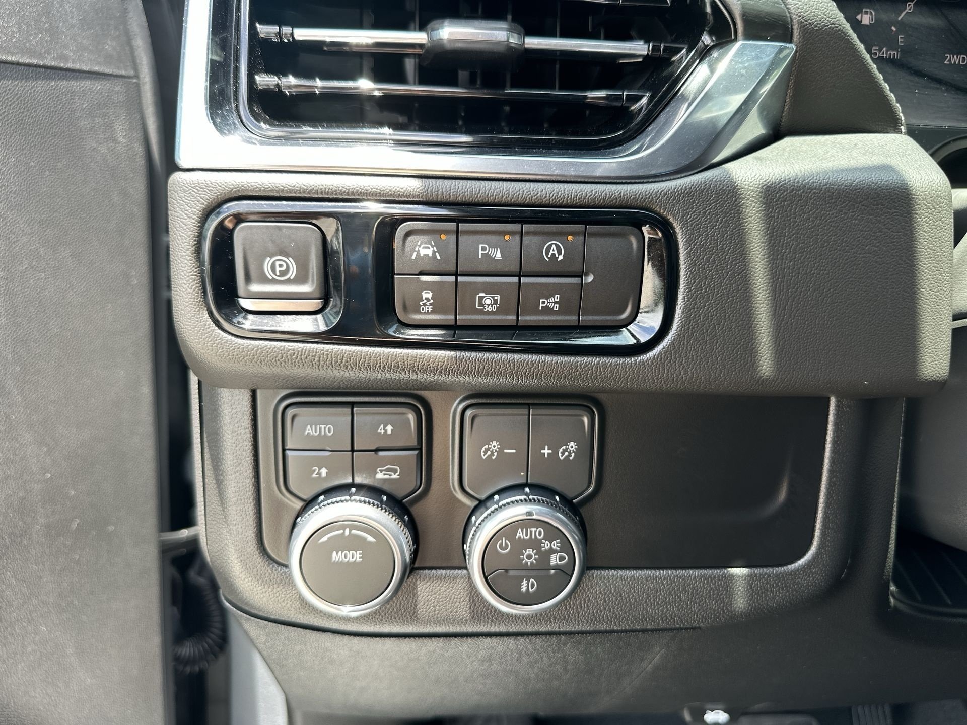 2026 GMC Yukon Denali - Photo 18