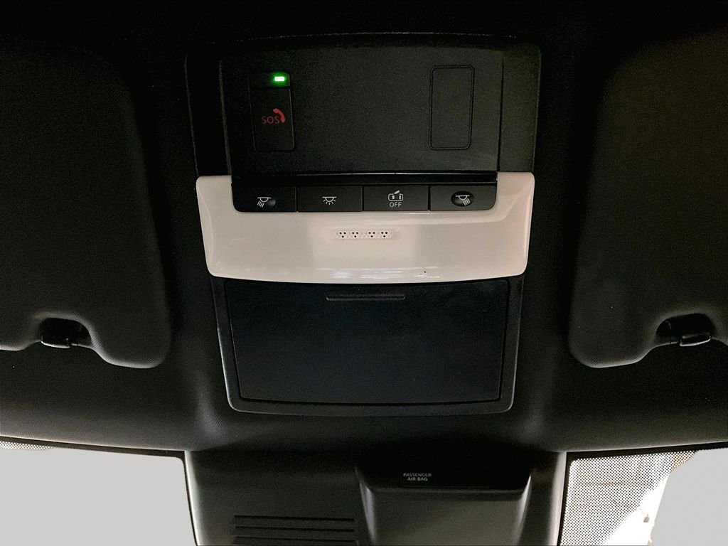 Used 2024 White Mitsubishi SE image 23
