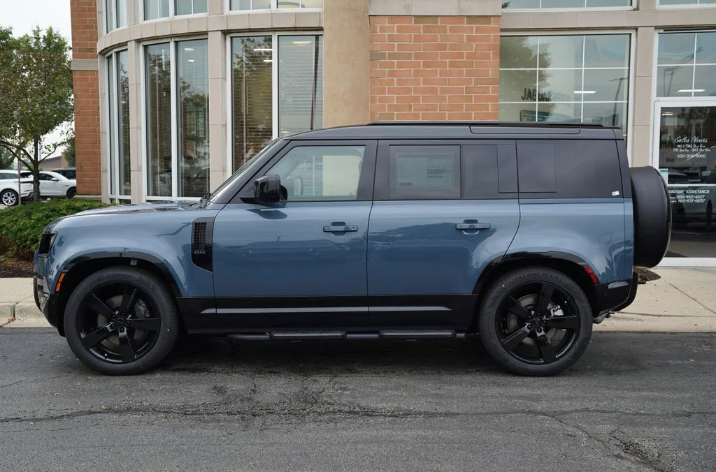 New 2026 Tasman Blue Land Rover X-Dynamic SE image 2