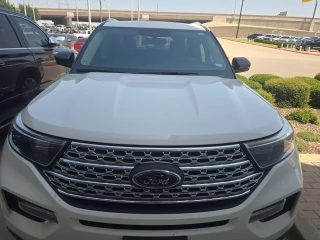 Used 2020 White Ford Limited image 3