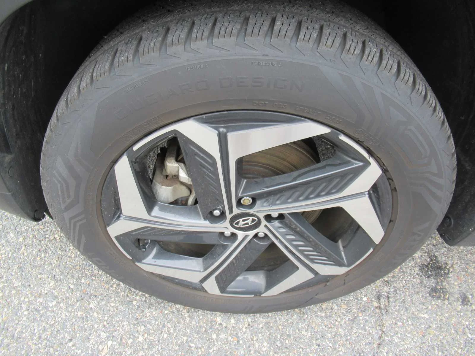 Used 2024 Amazon Gray Hyundai SEL Convenience image 11