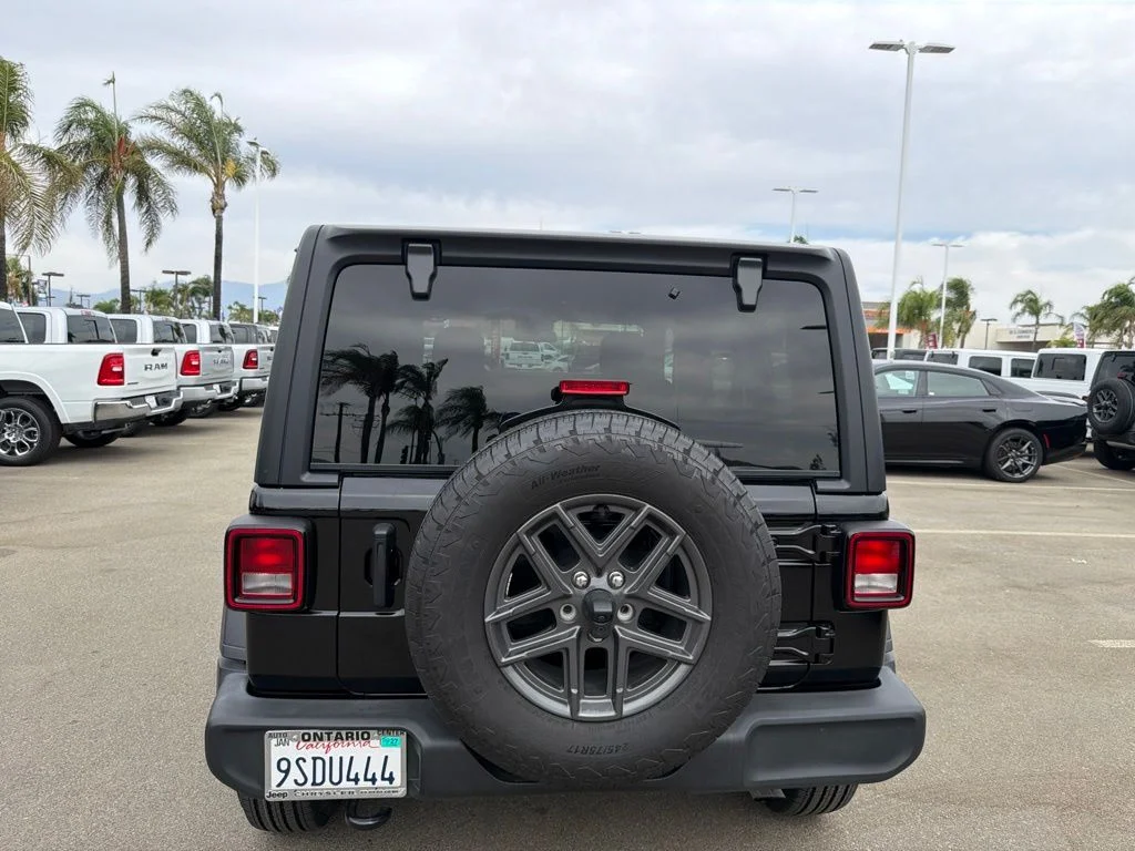 Used 2025 Black Jeep Sport S image 5