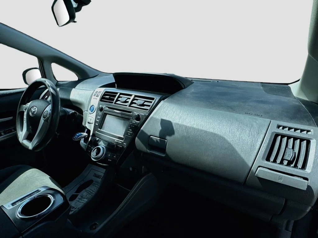 Used 2014 Gray Toyota Three image 32