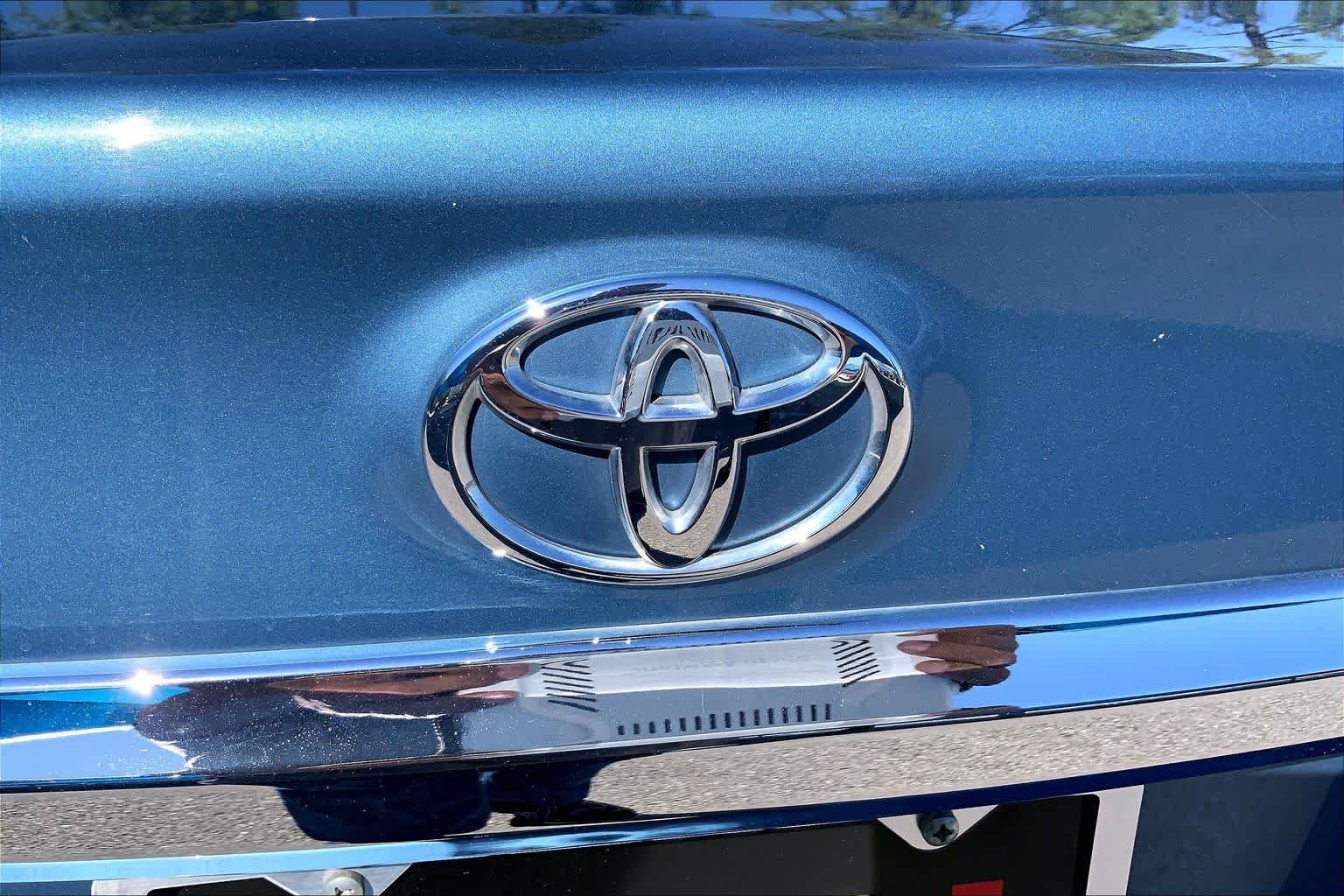 Used 2013 Tropical Sea Metallic Toyota LE image 30