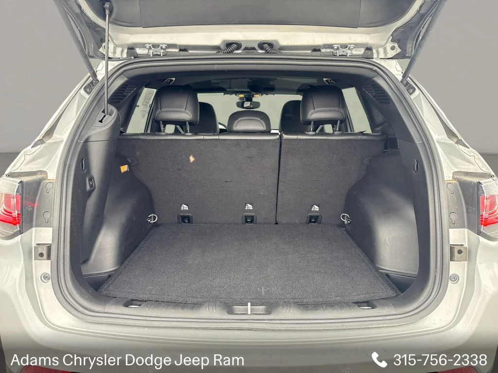 Used 2025 Silver Jeep Limited image 9