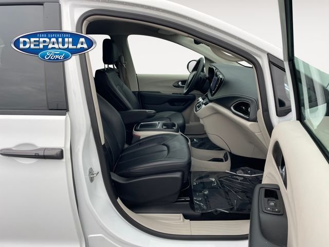 Used 2024 Bright White Clearcoat Chrysler Touring L image 19