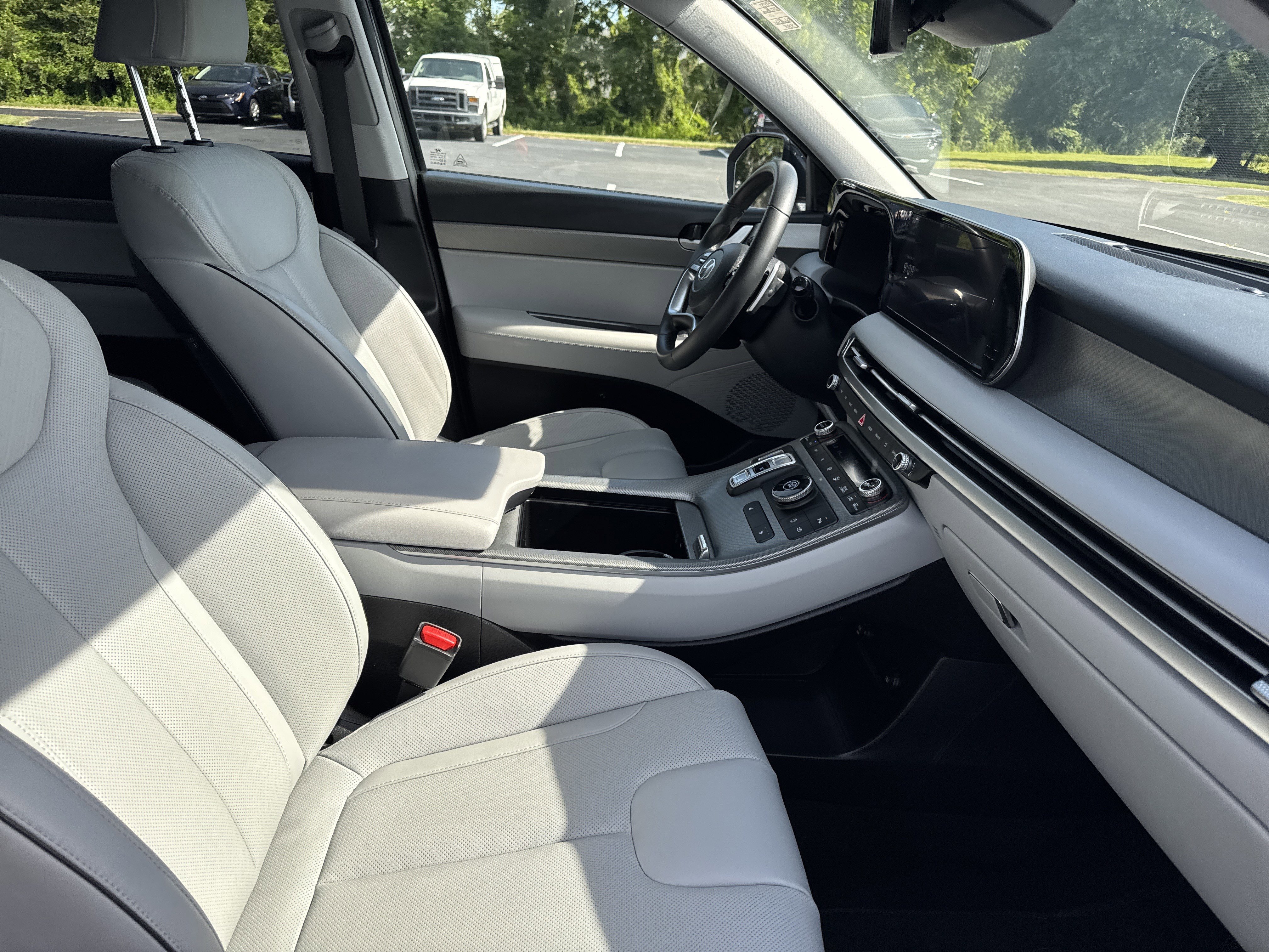 Used 2025 Moonlight Cloud Hyundai SEL image 33