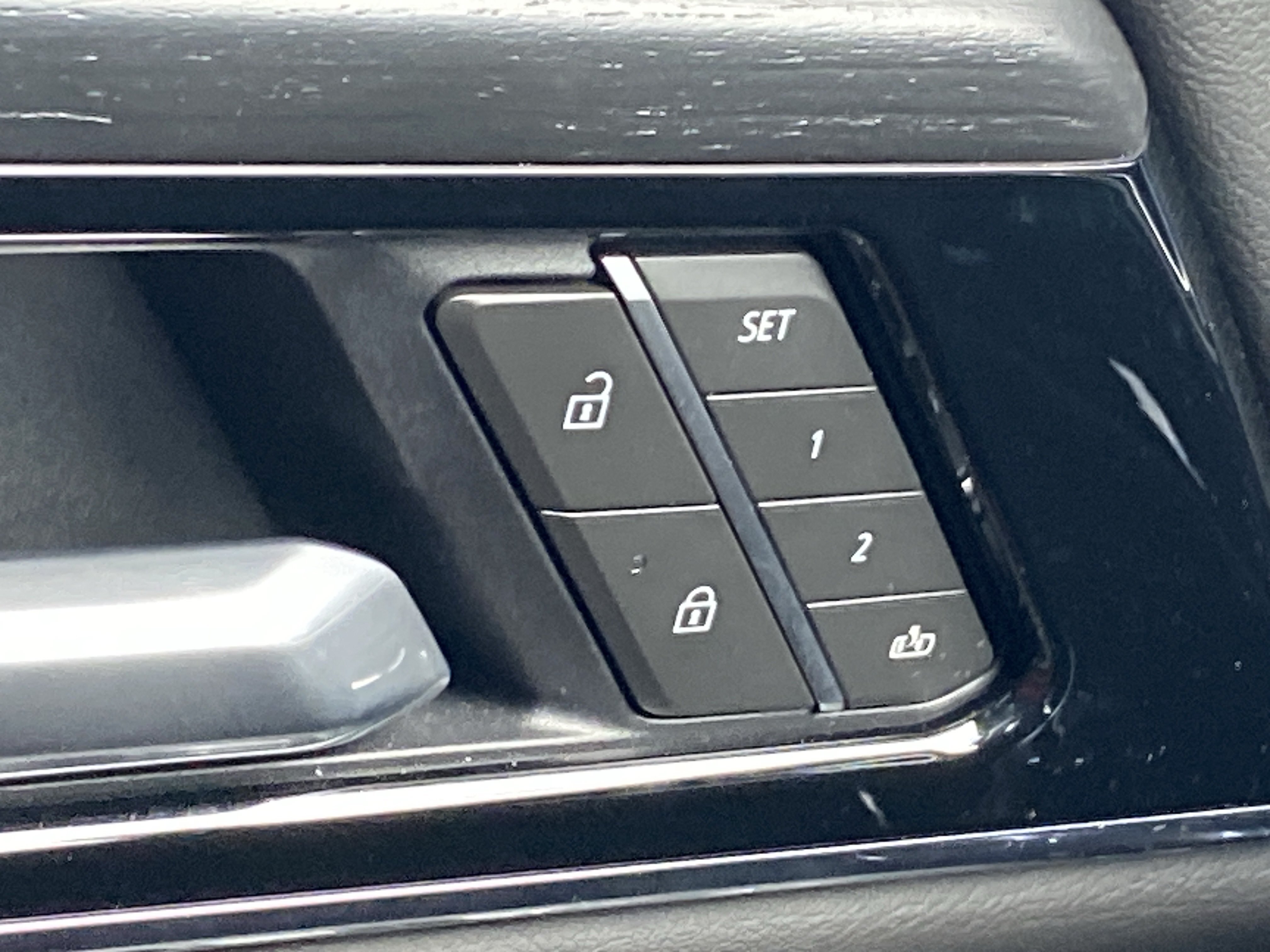 Used 2025 White Frost Tricoat GMC Denali image 21