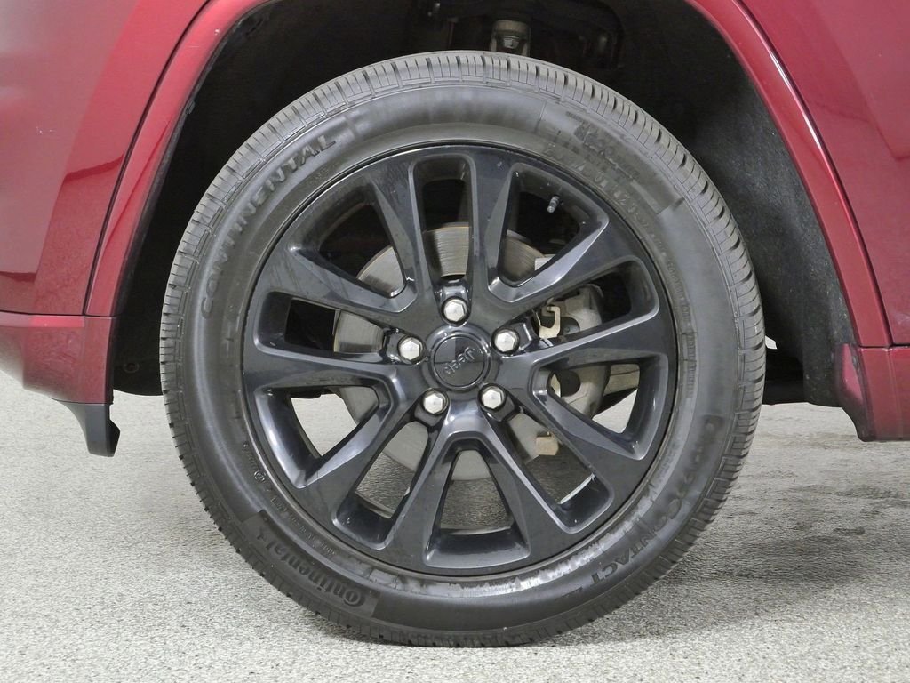 Used 2017 Red Jeep Altitude image 16