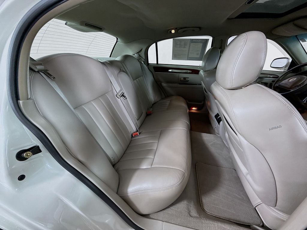 Used 2003 White Pearlescent Clearcoat Metallic Tri-Coat Lincoln Signature image 27