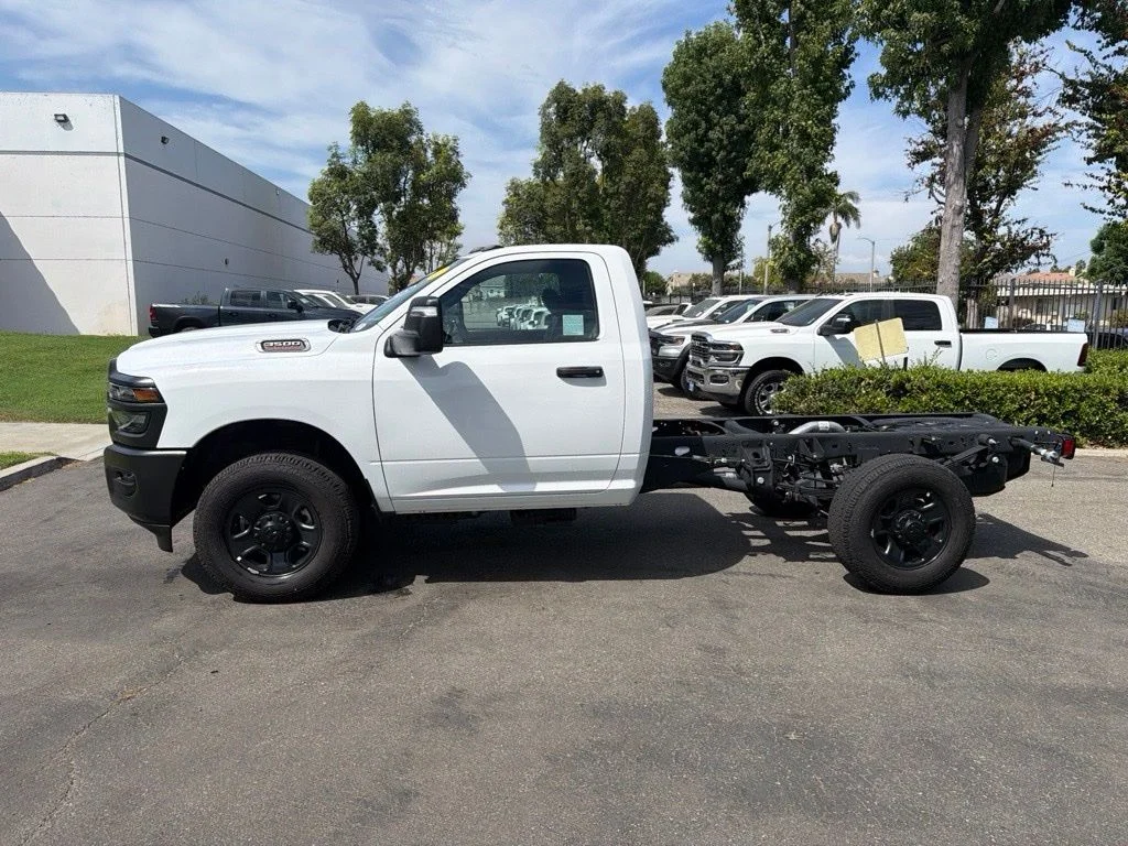 New 2025 Bright White Clear-Coat Exterior Paint RAM Tradesman image 10