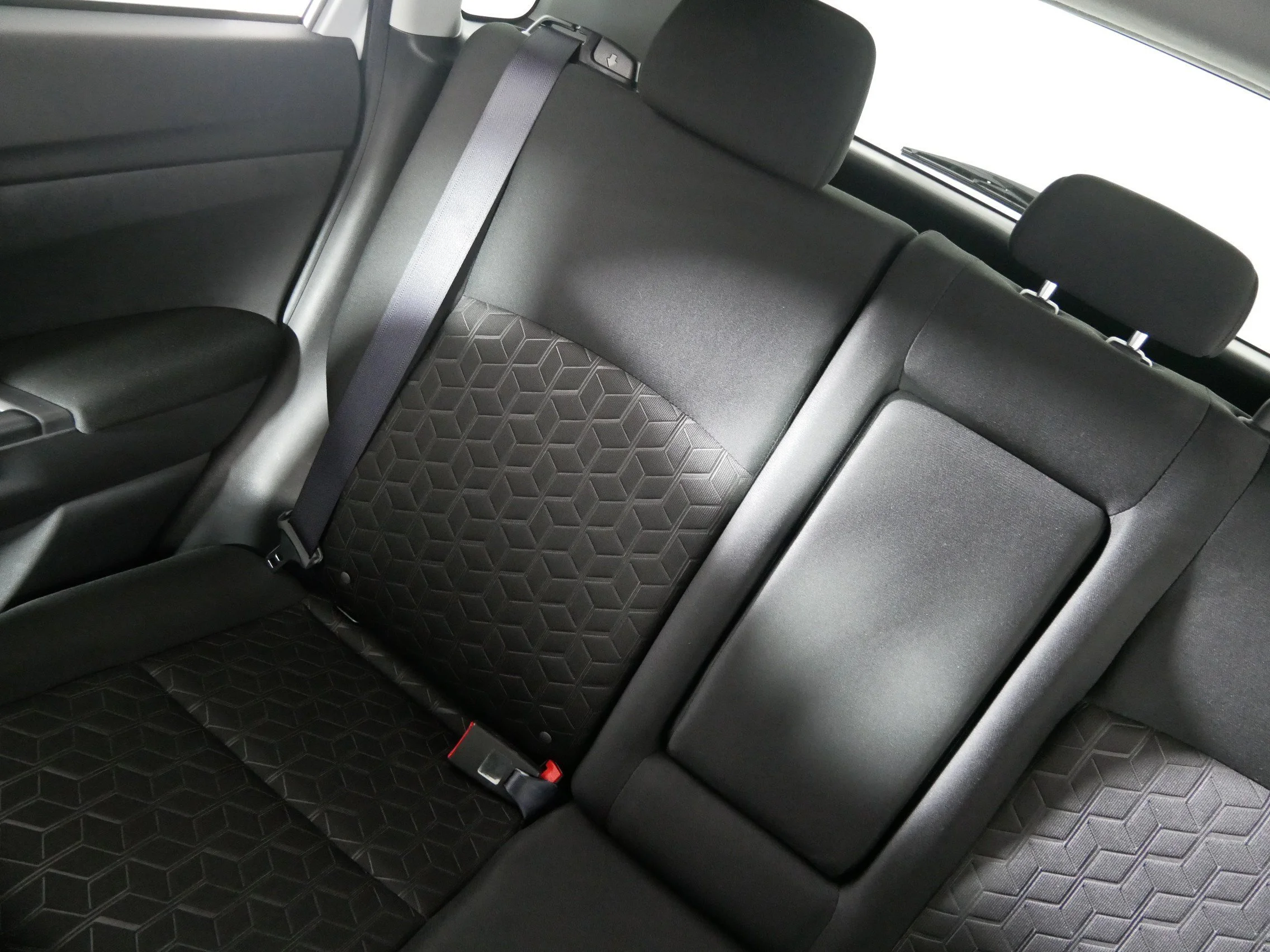 Used 2025 White Diamond Mitsubishi ES image 12