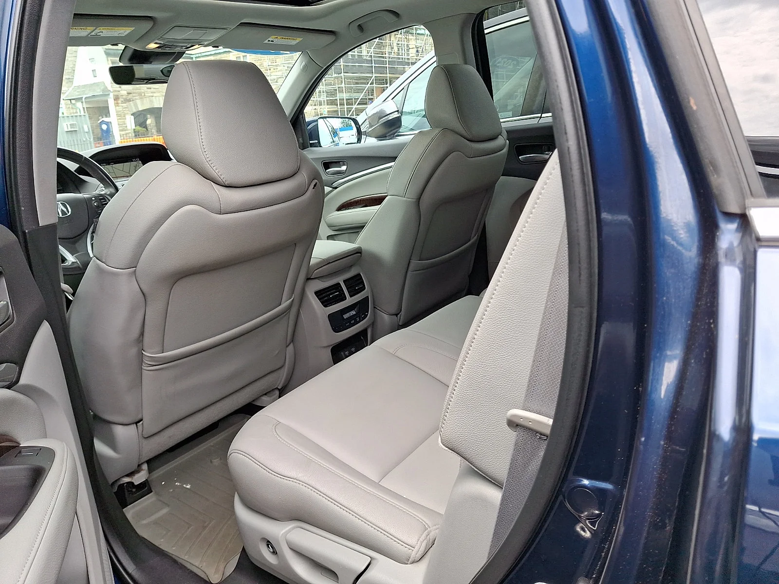 Used 2017 Fathom Blue Pearl Acura w/Technology Pkg image 9