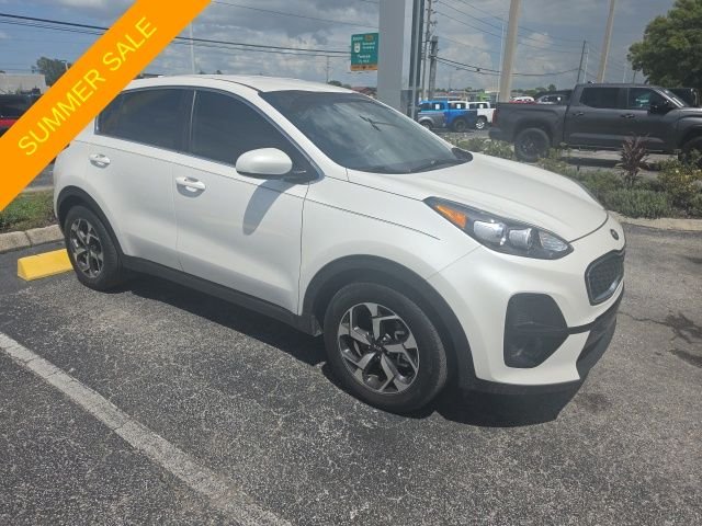 Used 2022 White Kia LX image 16