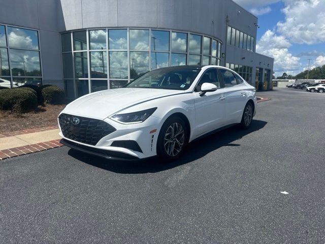 Used 2023 White Hyundai SEL image 2