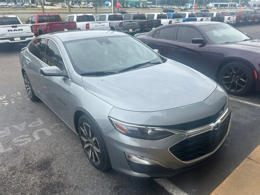 Used 2025 Sterling Gray Metallic Chevrolet RS image 9