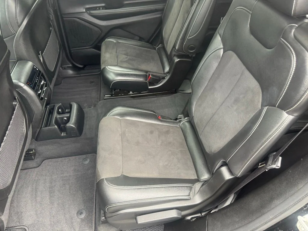 Used 2024 Black Jeep Altitude X image 29