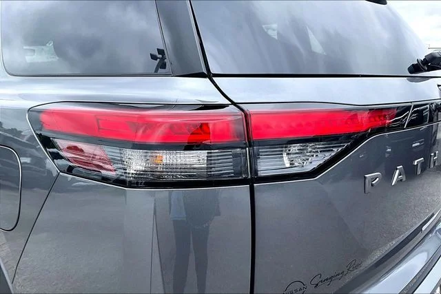 New 2026 Nissan Pathfinder SL 4D Sport Utility