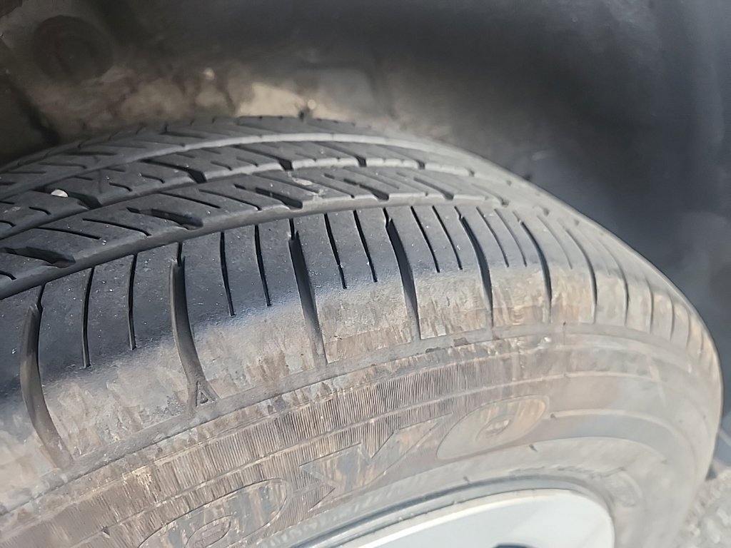 Used 2015 Gray Toyota Three image 9