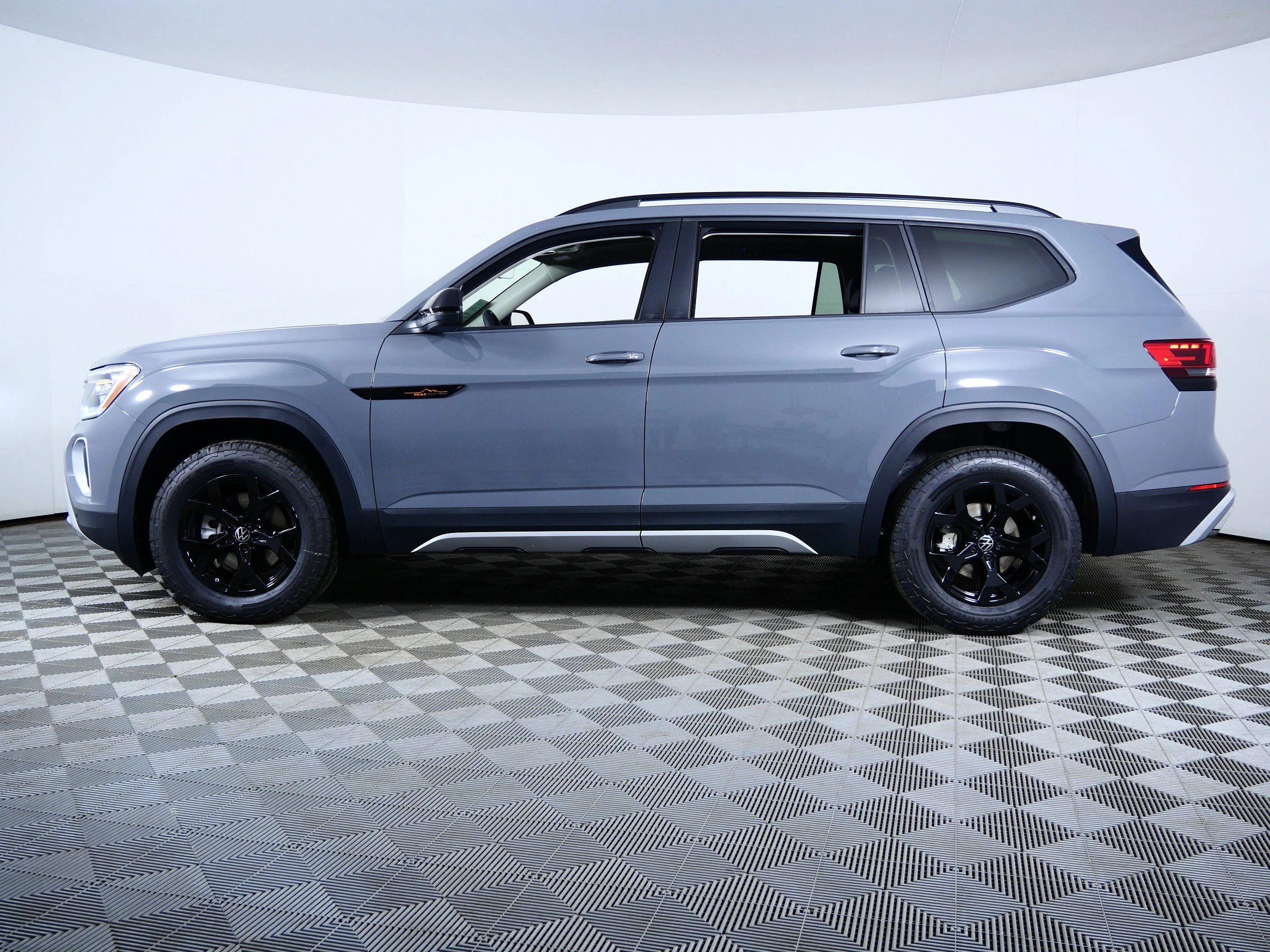 New 2026 Pure Gray Volkswagen 2.0T Peak Edition image 4