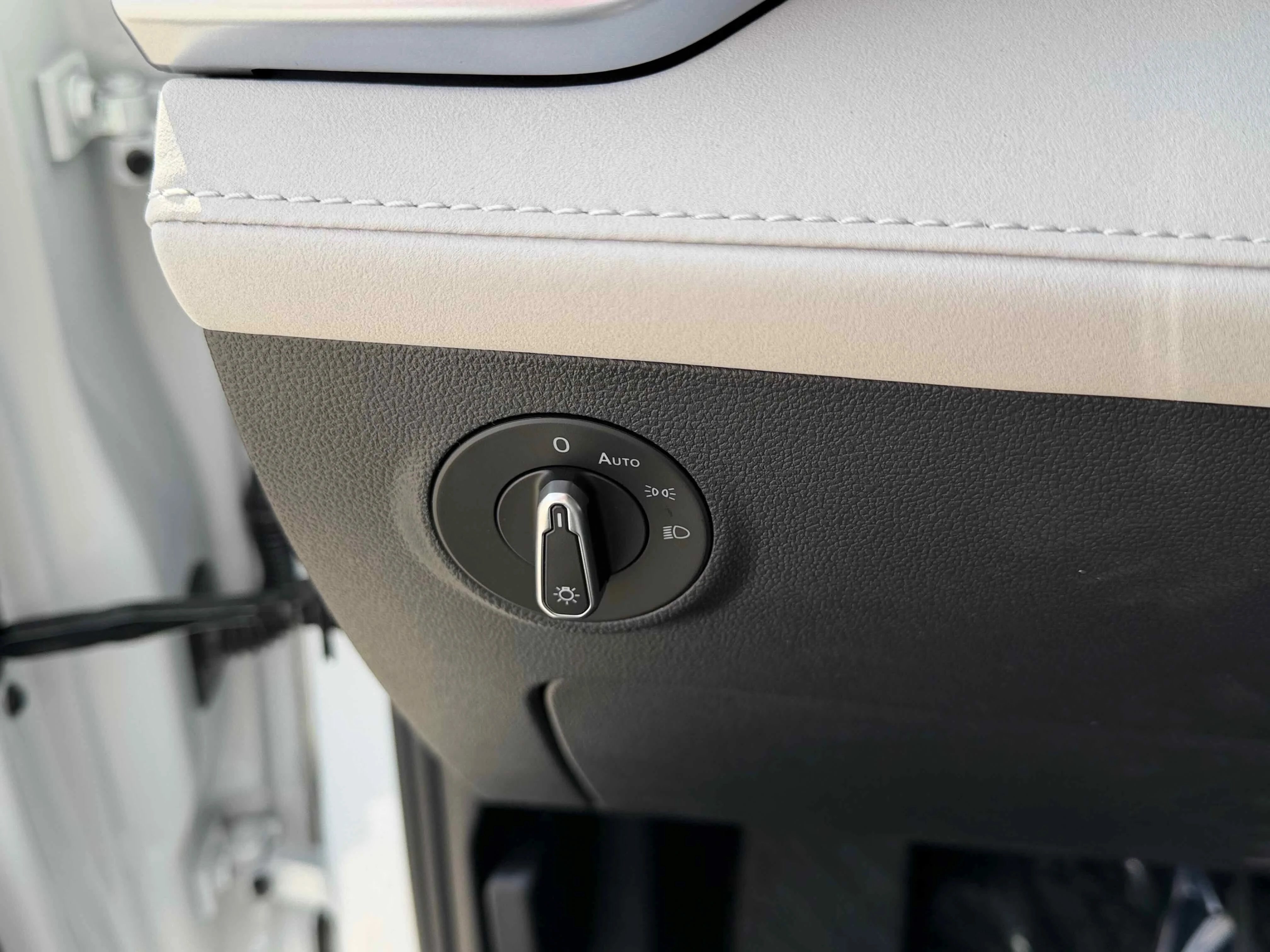 New 2026 Pure White Volkswagen SE image 25
