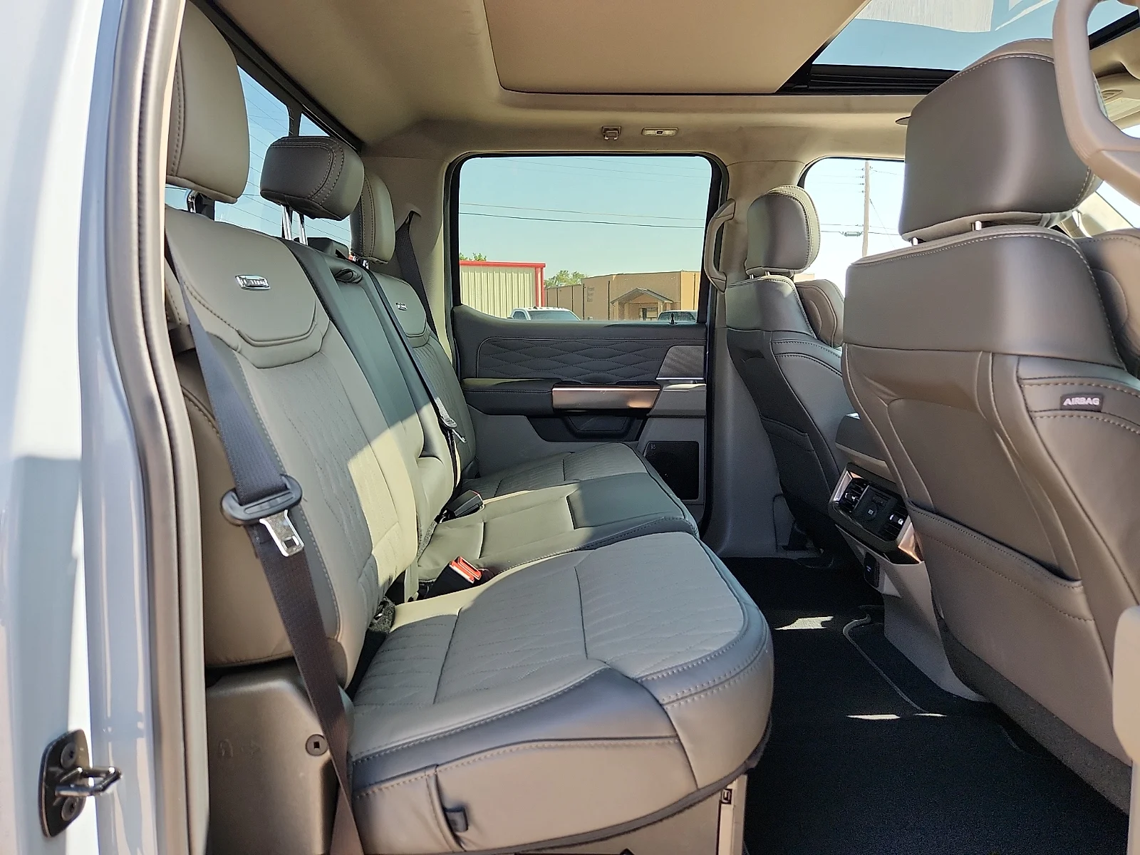 New 2026 Glacier Gray Metallic Tri-Coat Ford Platinum image 19