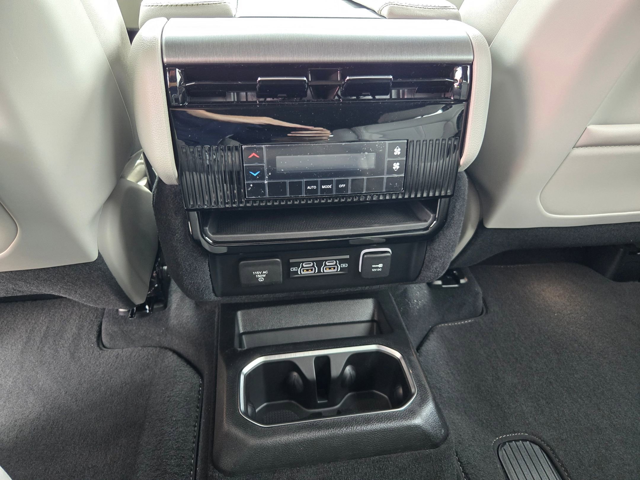 New 2026 Silver-Zynith Exterior Paint Jeep  image 35