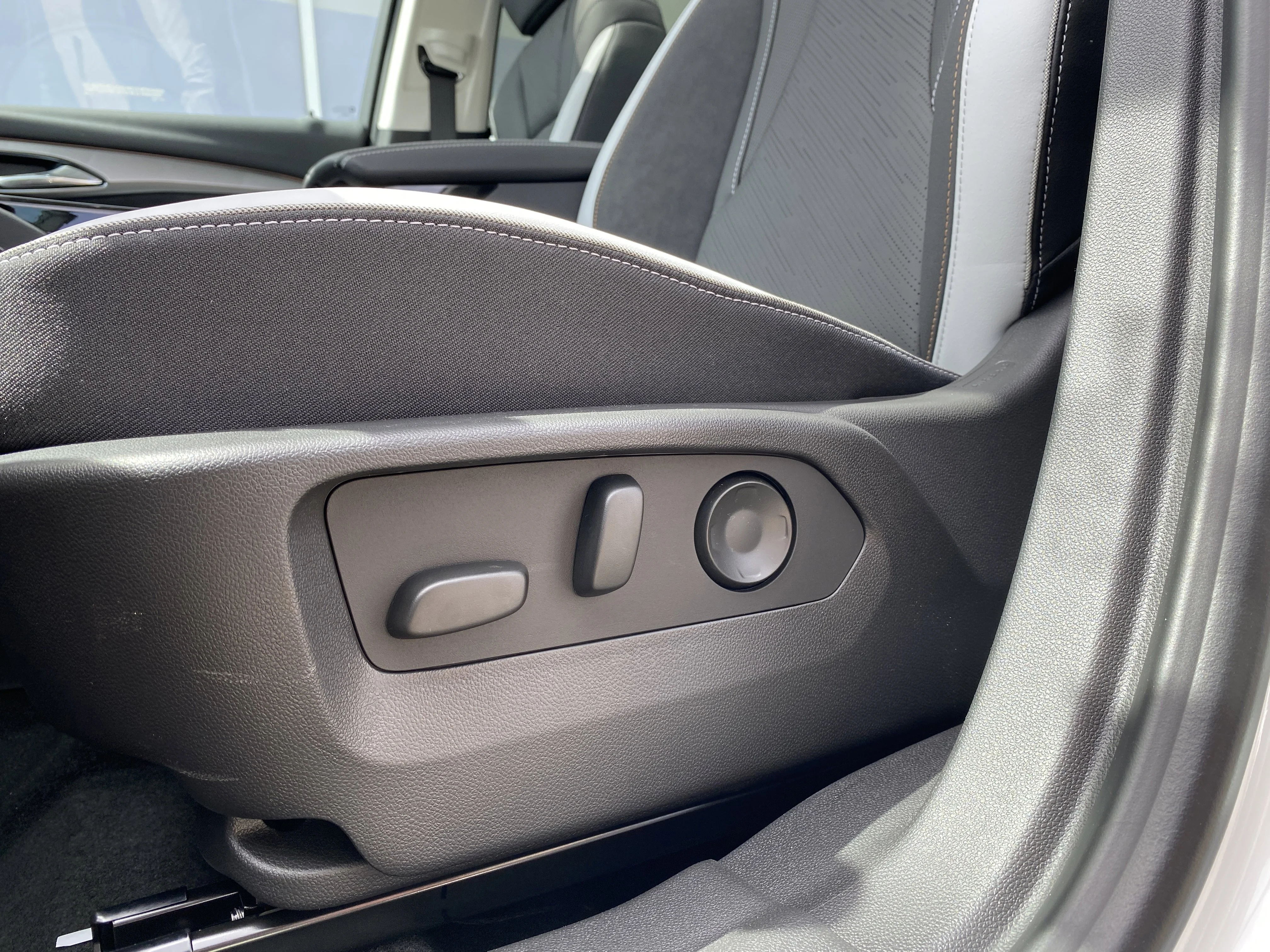 New 2026 Summit White Buick Sport Touring image 28