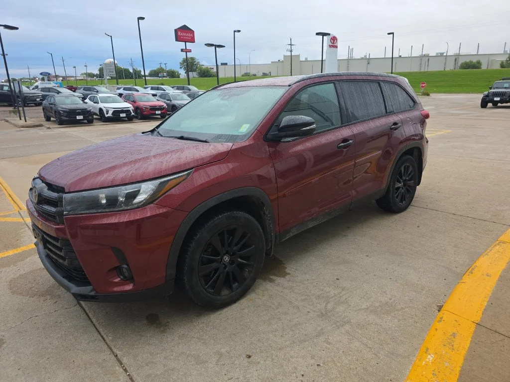 Used 2019 Red Toyota SE image 4