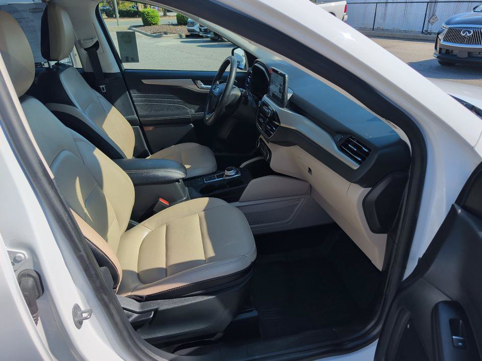 Used 2022 Oxford White Ford SEL image 12