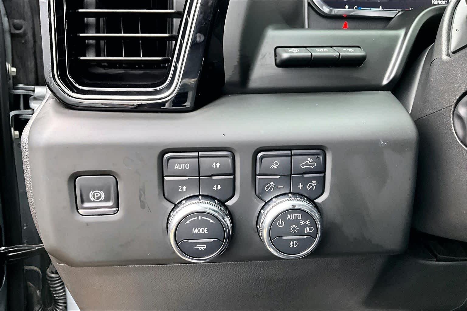 Used 2025 Sterling Metallic GMC AT4 image 36
