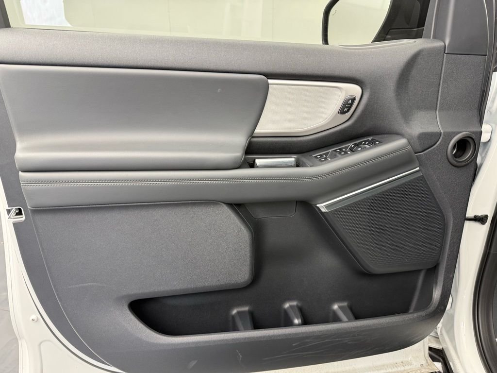 New 2026 Star White Metallic Tri-Coat Ford Active image 23