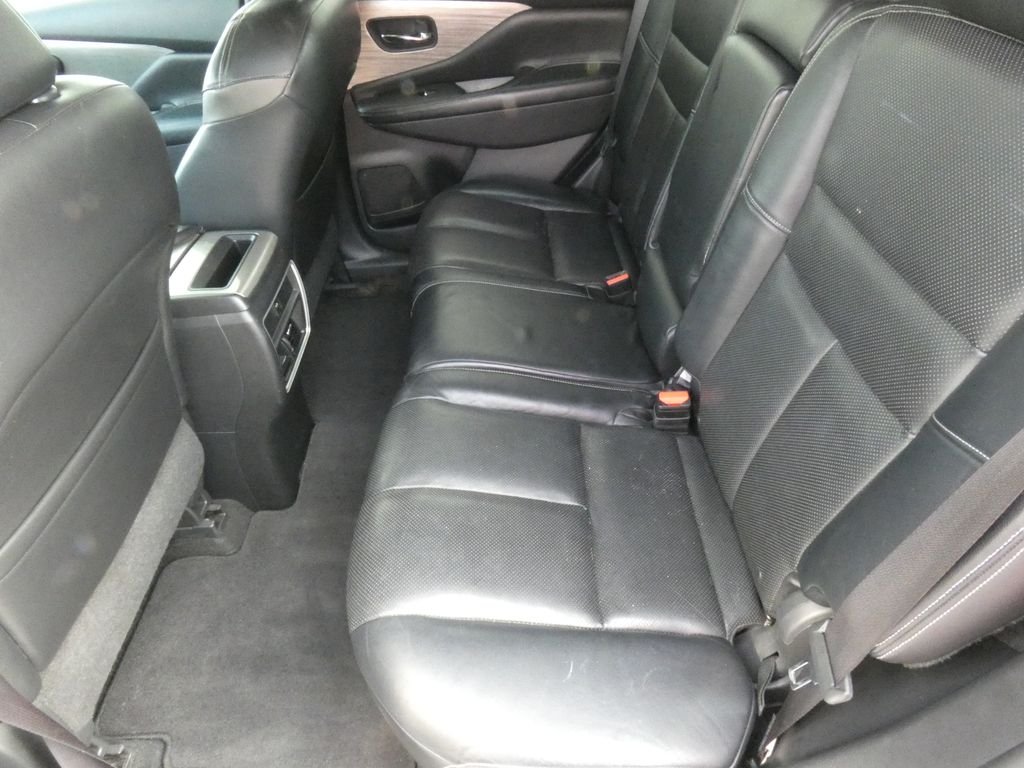 Used 2015 Silver Nissan SL image 31