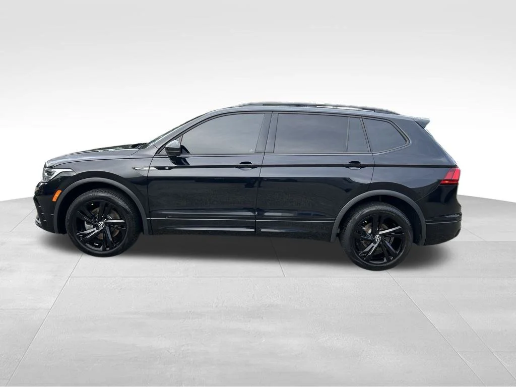 Used 2023 Black Volkswagen 2.0T SE R-Line Black image 2