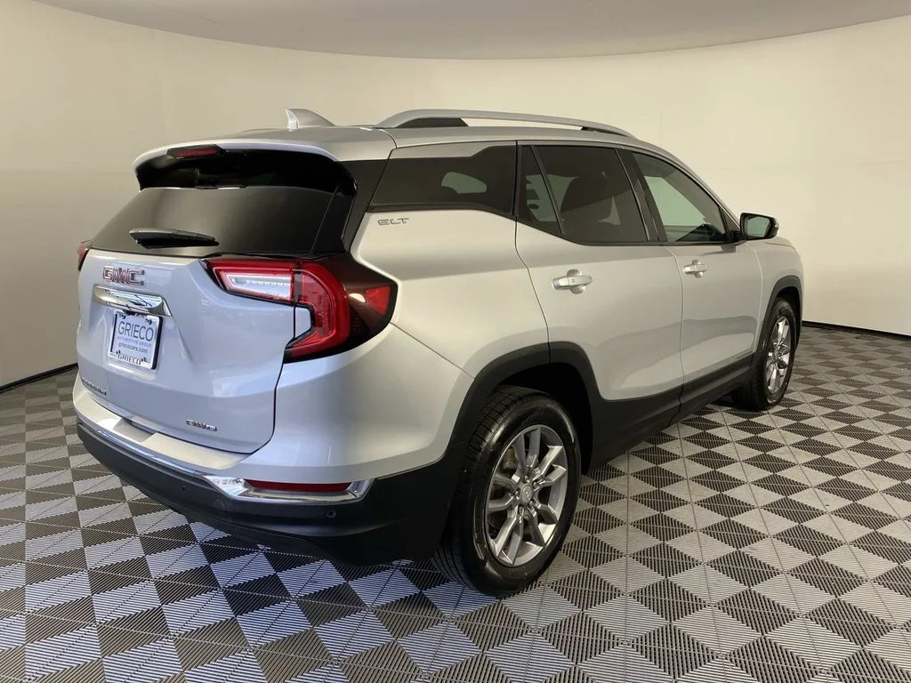 Used 2022 Silver GMC SLT image 9