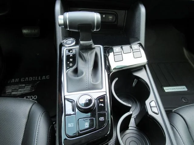 Used 2025 White Kia SX image 25