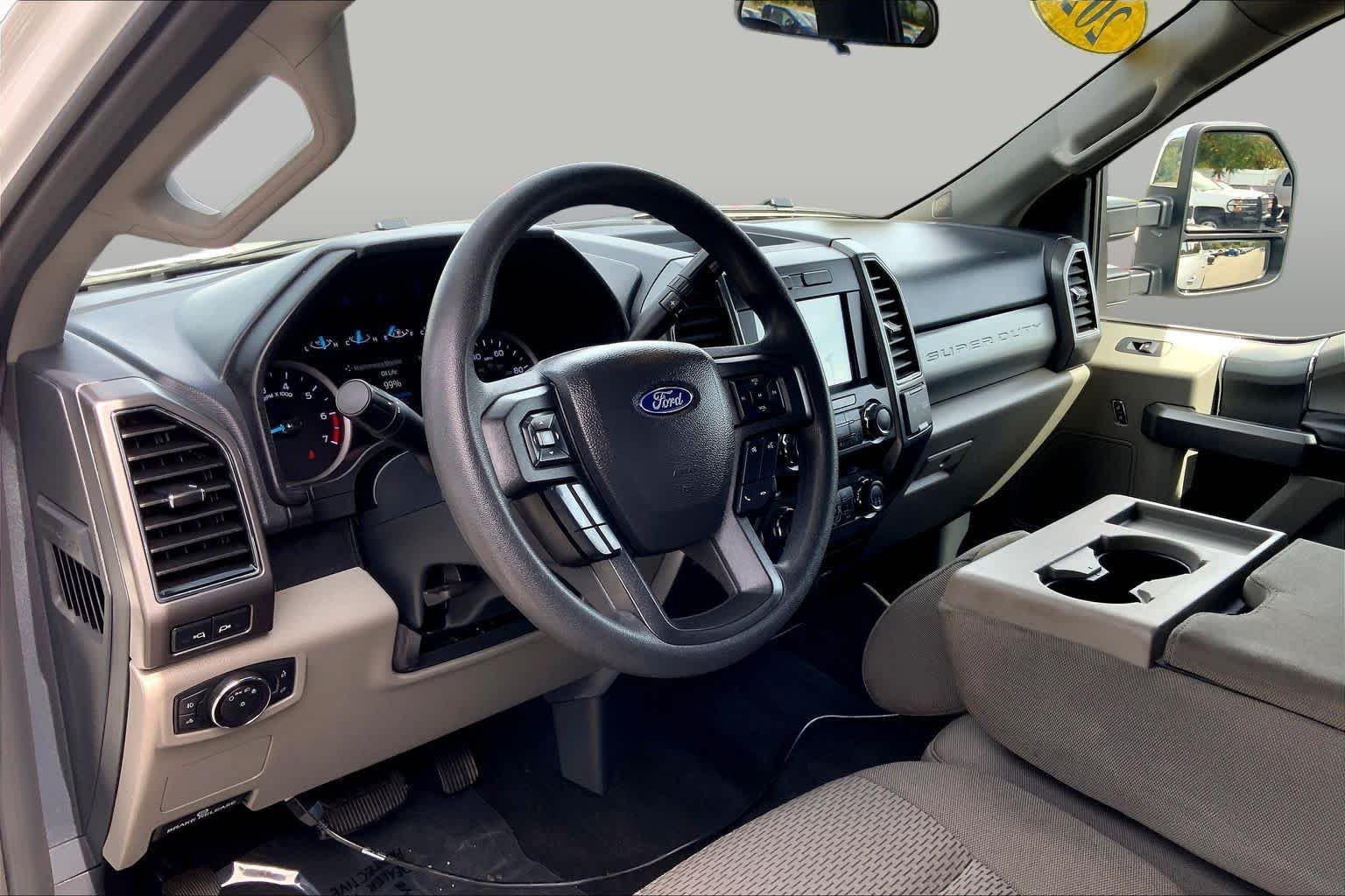Certified Used 2022 Oxford White Ford XLT image 18