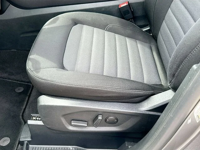 Used 2024 Gray Ford SE image 18