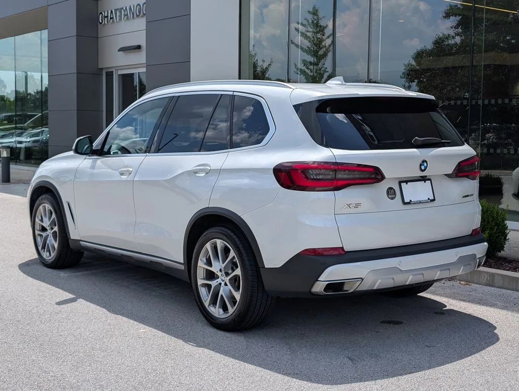 Used 2023 White BMW xDrive40i image 3