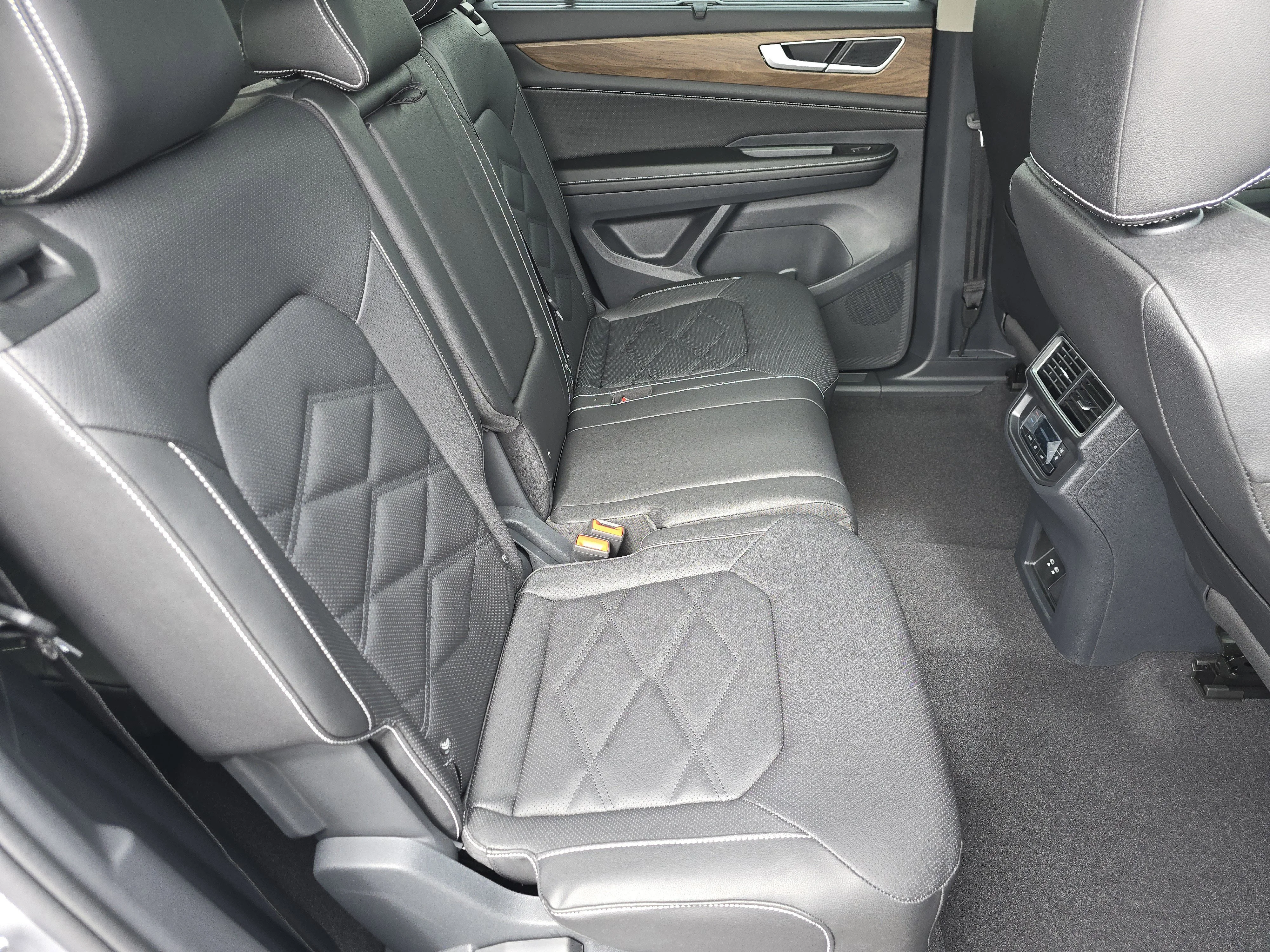 New 2026 Silver Mist Metallic Volkswagen 2.0T SE w/Technology image 17