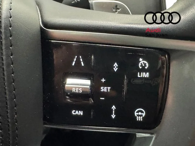 Used 2023 White Land Rover SE image 23
